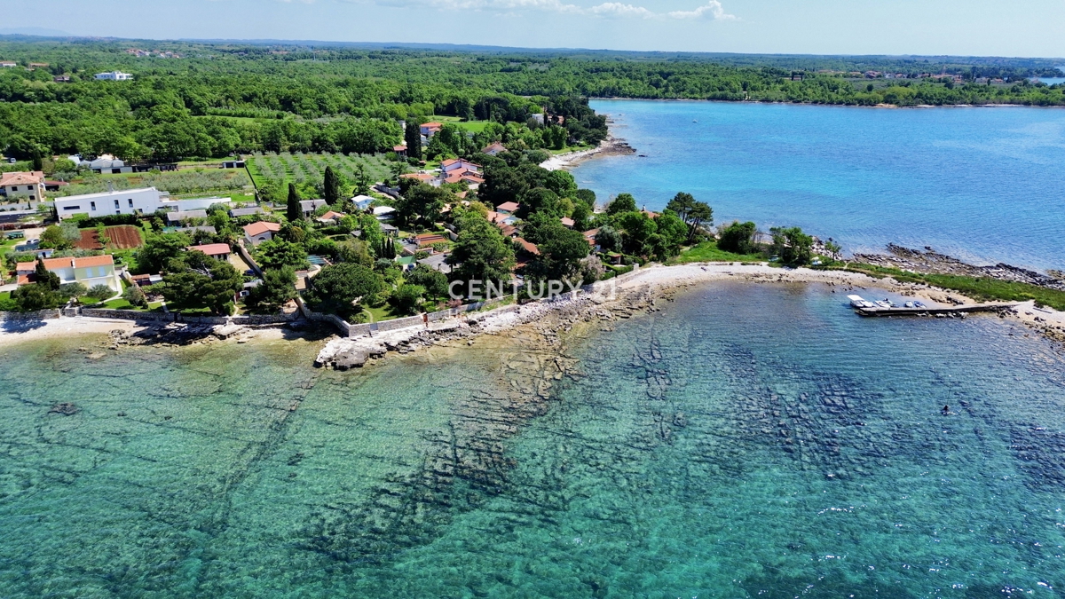 ISTRA, UMAG, ESCLUSIVA DELL'AGENZIA, POSIZIONE UNICA PRIMO FILA SUL MARE E SULLA SPIAGGIA