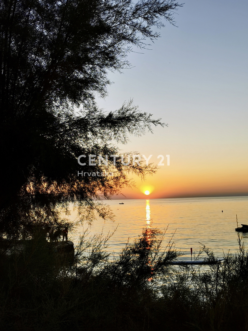 ISTRA, UMAG, ESCLUSIVA DELL'AGENZIA, POSIZIONE UNICA PRIMO FILA SUL MARE E SULLA SPIAGGIA
