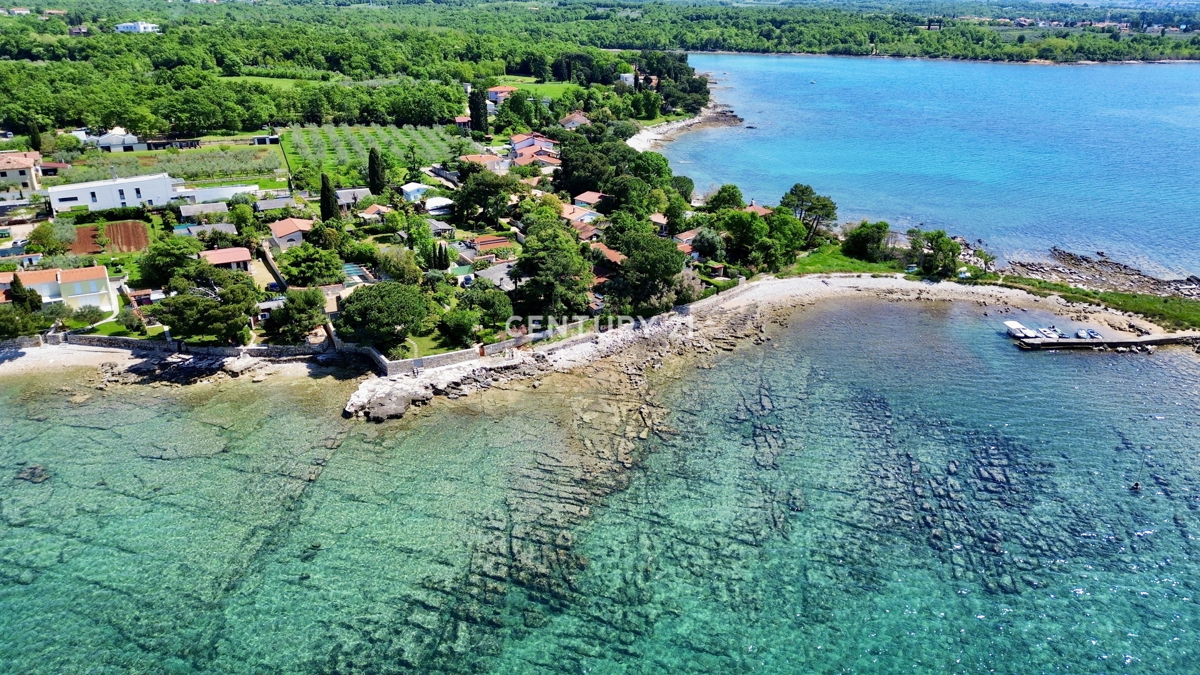 ISTRA, UMAG, ESCLUSIVA DELL'AGENZIA, POSIZIONE UNICA PRIMO FILA SUL MARE E SULLA SPIAGGIA