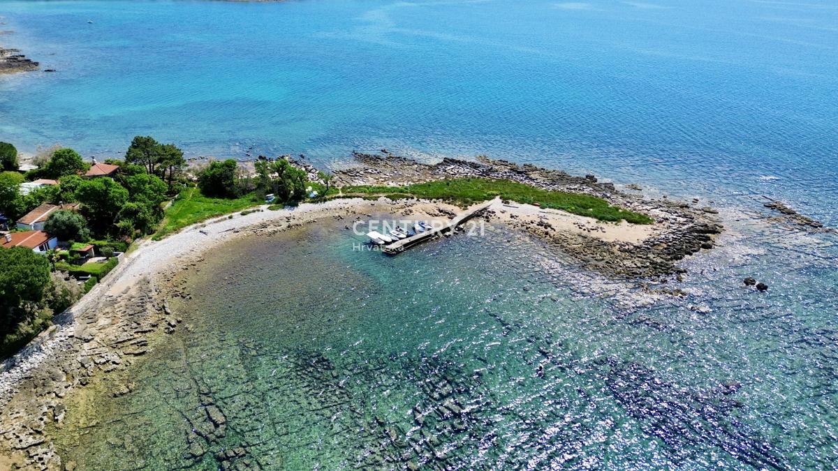 ISTRA, UMAG, ESCLUSIVA DELL'AGENZIA, POSIZIONE UNICA PRIMO FILA SUL MARE E SULLA SPIAGGIA