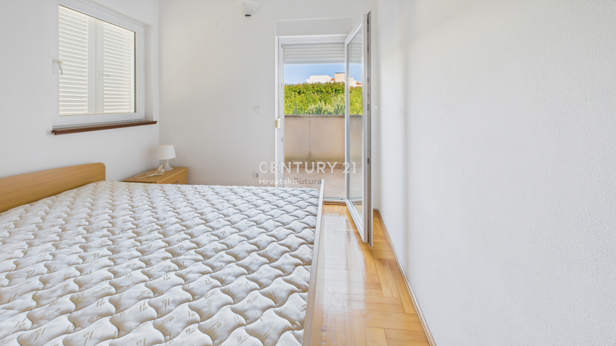 VABRIGA, IN VENDITA APPARTAMENTO BILOCALE AL 1° PIANO A 800 M DAL MARE