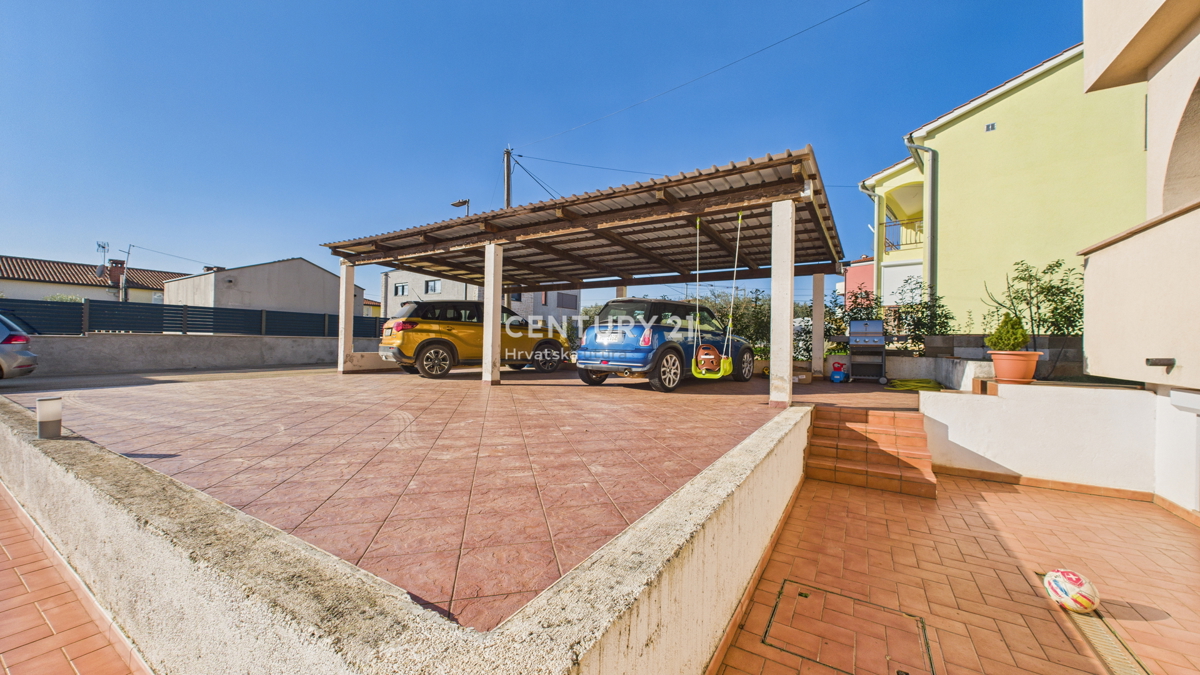 VABRIGA, IN VENDITA APPARTAMENTO BILOCALE AL 1° PIANO A 800 M DAL MARE