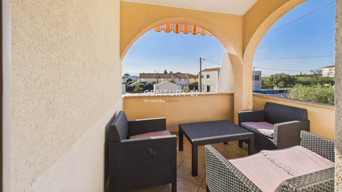 VABRIGA, IN VENDITA APPARTAMENTO BILOCALE AL 1° PIANO A 800 M DAL MARE