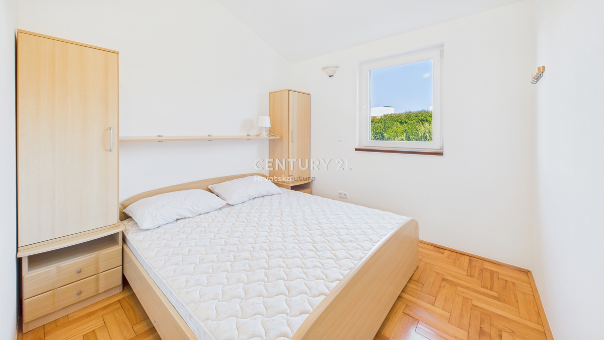 VABRIGA, IN VENDITA APPARTAMENTO BILOCALE AL 1° PIANO A 800 M DAL MARE