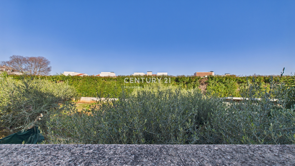 VABRIGA, IN VENDITA APPARTAMENTO BILOCALE AL 1° PIANO A 800 M DAL MARE