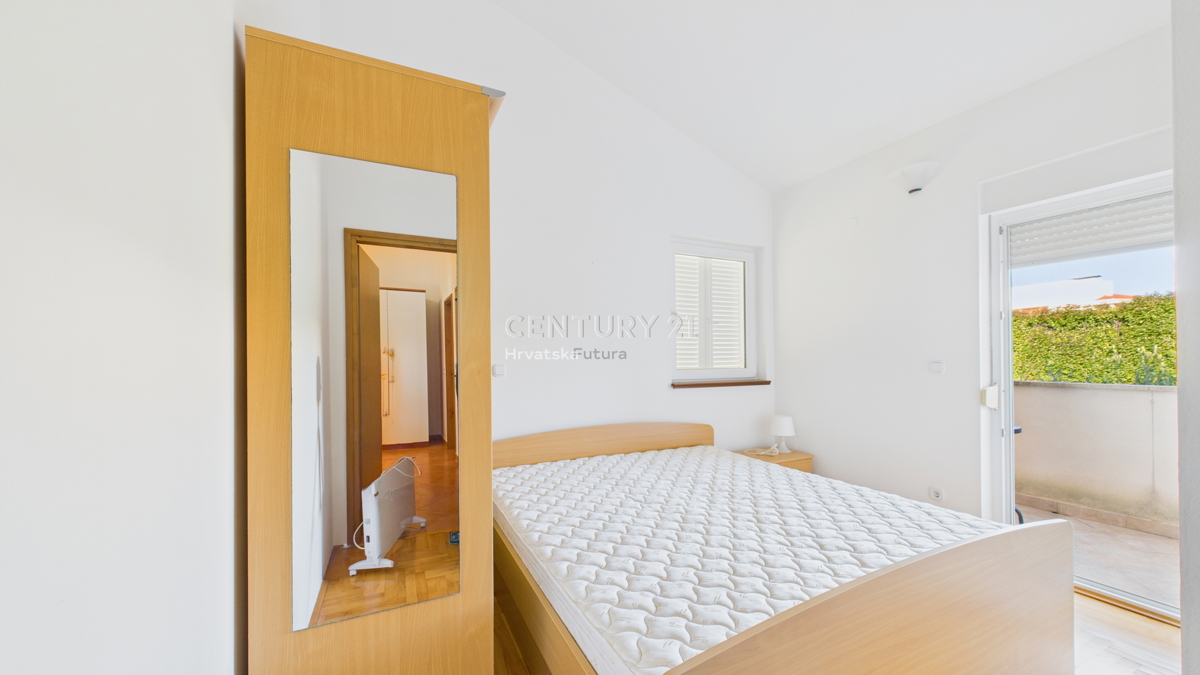 VABRIGA, IN VENDITA APPARTAMENTO BILOCALE AL 1° PIANO A 800 M DAL MARE