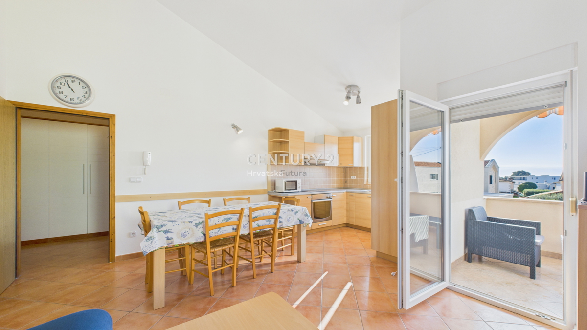 VABRIGA, IN VENDITA APPARTAMENTO BILOCALE AL 1° PIANO A 800 M DAL MARE