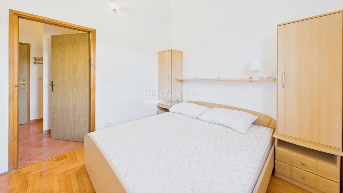 VABRIGA, IN VENDITA APPARTAMENTO BILOCALE AL 1° PIANO A 800 M DAL MARE