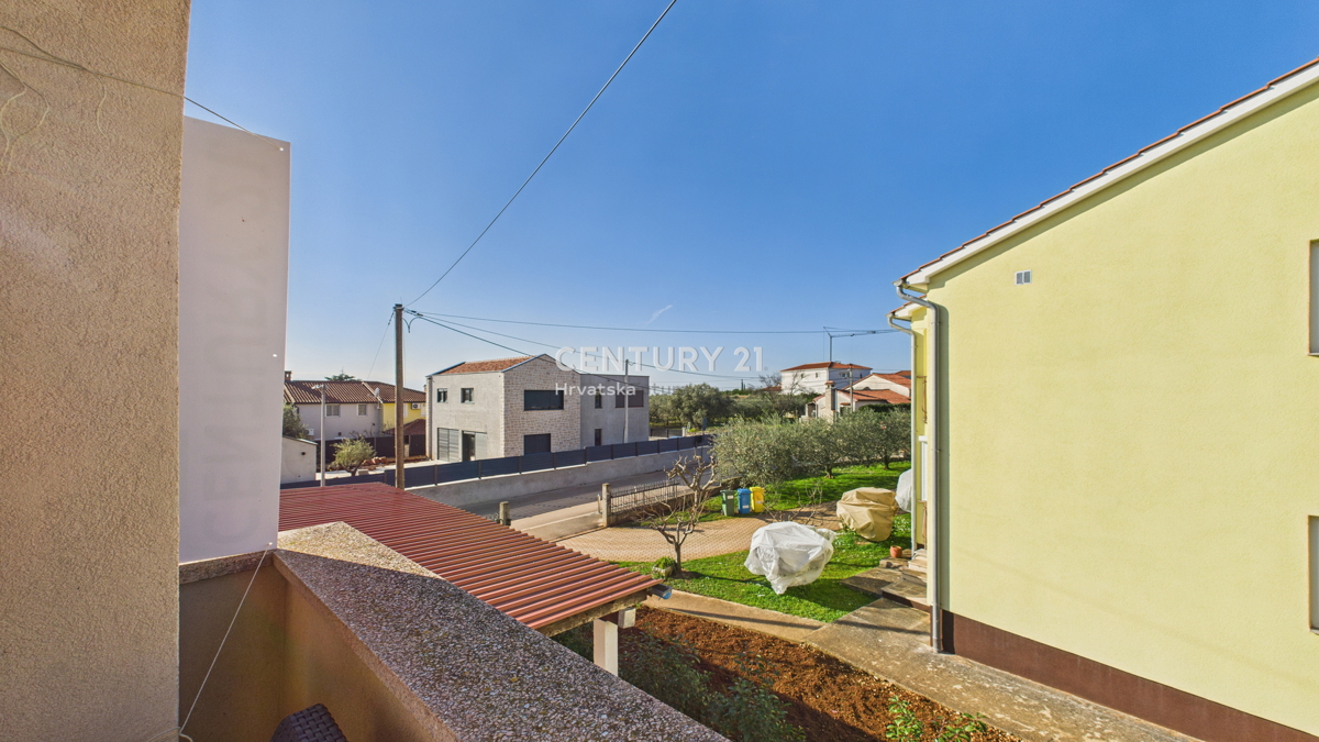 VABRIGA, IN VENDITA APPARTAMENTO BILOCALE AL 1° PIANO A 800 M DAL MARE