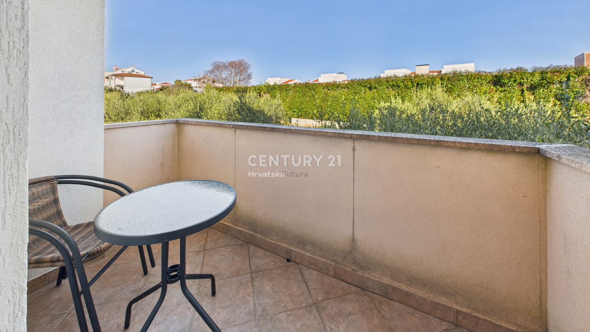 VABRIGA, IN VENDITA APPARTAMENTO BILOCALE AL 1° PIANO A 800 M DAL MARE