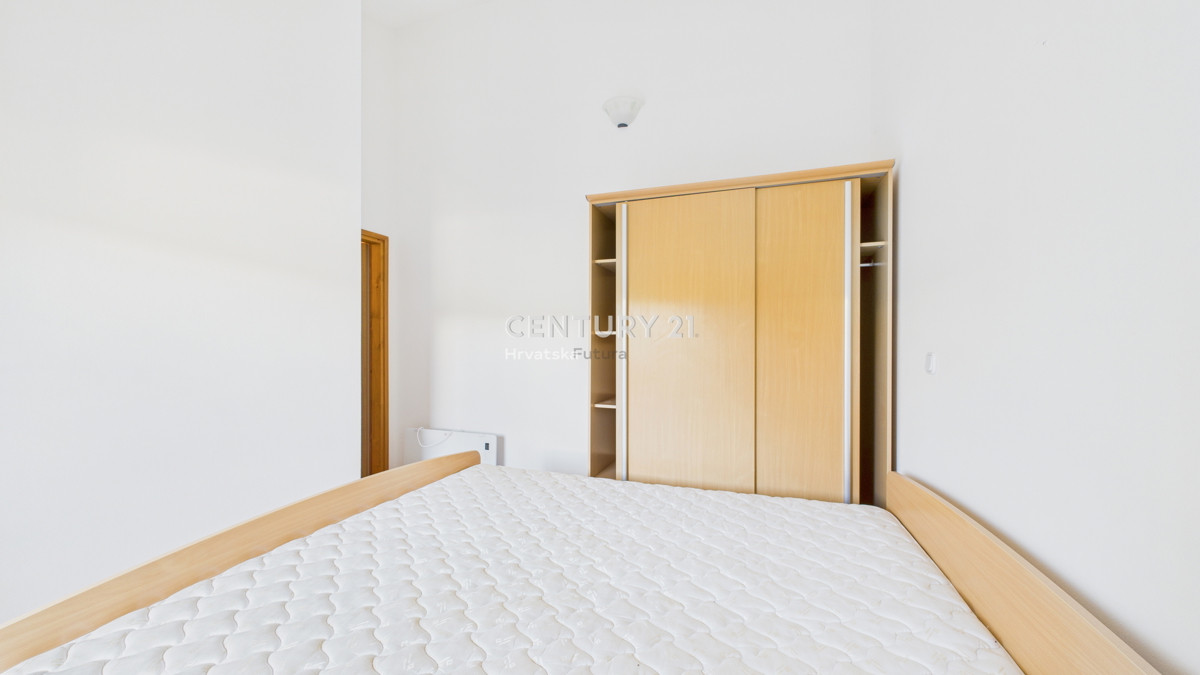 VABRIGA, IN VENDITA APPARTAMENTO BILOCALE AL 1° PIANO A 800 M DAL MARE