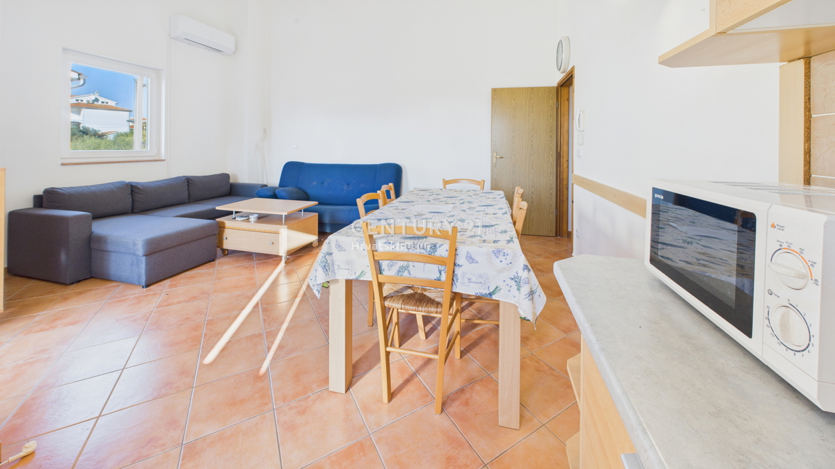 VABRIGA, IN VENDITA APPARTAMENTO BILOCALE AL 1° PIANO A 800 M DAL MARE