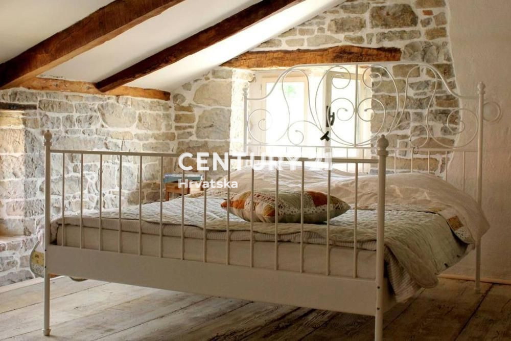 ISTRIA CENTRALE, PRATI, CASA IN PIETRA AUTOCTONA ISTRIANA RISTRUTTURATA CON PISCINA IN BELLA POSIZIONE CON EDIFICIO AGGIUNTIVO DA RISTRUTTURARE