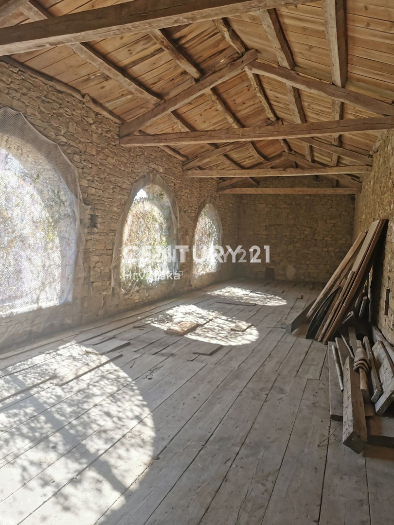 ISTRIA CENTRALE, PRATI, CASA IN PIETRA AUTOCTONA ISTRIANA RISTRUTTURATA CON PISCINA IN BELLA POSIZIONE CON EDIFICIO AGGIUNTIVO DA RISTRUTTURARE