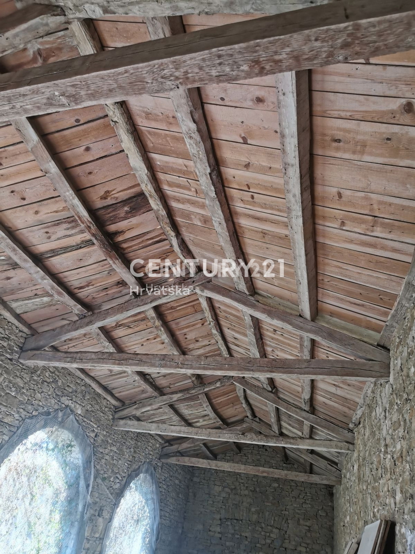 ISTRIA CENTRALE, PRATI, CASA IN PIETRA AUTOCTONA ISTRIANA RISTRUTTURATA CON PISCINA IN BELLA POSIZIONE CON EDIFICIO AGGIUNTIVO DA RISTRUTTURARE