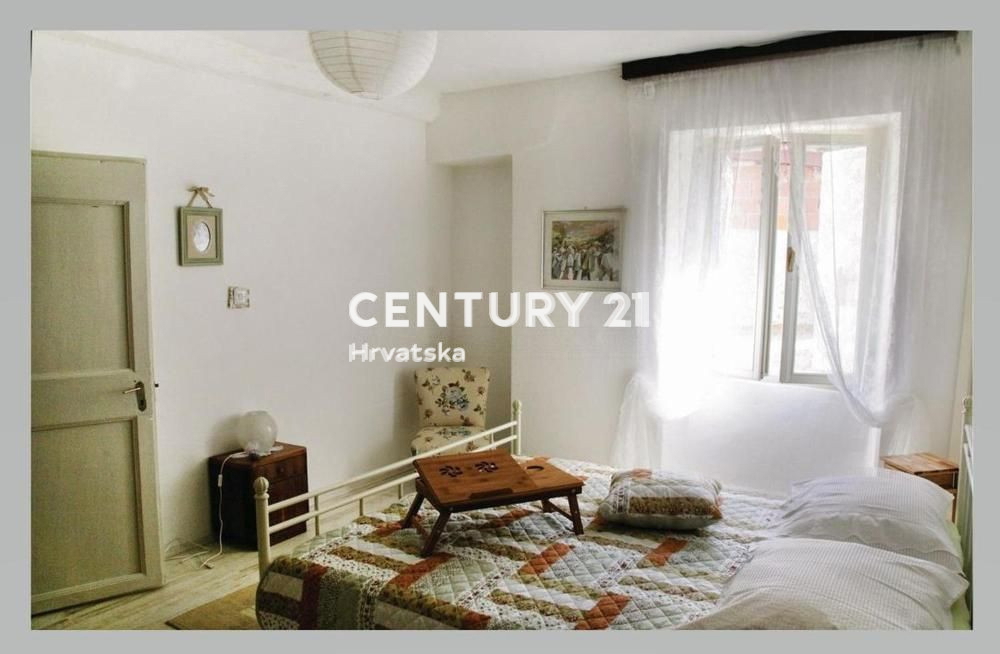 ISTRIA CENTRALE, PRATI, CASA IN PIETRA AUTOCTONA ISTRIANA RISTRUTTURATA CON PISCINA IN BELLA POSIZIONE CON EDIFICIO AGGIUNTIVO DA RISTRUTTURARE