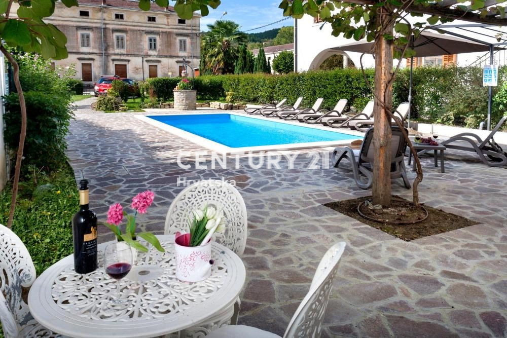 ISTRIA CENTRALE, PRATI, CASA IN PIETRA AUTOCTONA ISTRIANA RISTRUTTURATA CON PISCINA IN BELLA POSIZIONE CON EDIFICIO AGGIUNTIVO DA RISTRUTTURARE