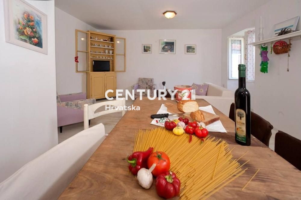 ISTRIA CENTRALE, PRATI, CASA IN PIETRA AUTOCTONA ISTRIANA RISTRUTTURATA CON PISCINA IN BELLA POSIZIONE CON EDIFICIO AGGIUNTIVO DA RISTRUTTURARE