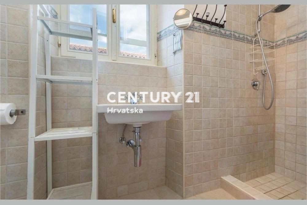 ISTRIA CENTRALE, PRATI, CASA IN PIETRA AUTOCTONA ISTRIANA RISTRUTTURATA CON PISCINA IN BELLA POSIZIONE CON EDIFICIO AGGIUNTIVO DA RISTRUTTURARE