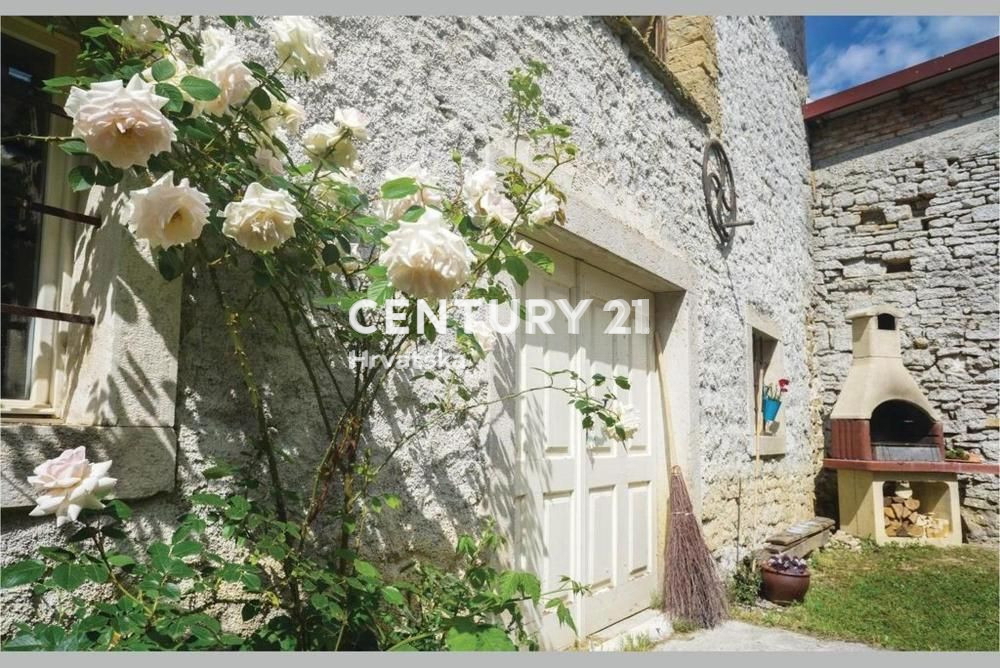 ISTRIA CENTRALE, PRATI, CASA IN PIETRA AUTOCTONA ISTRIANA RISTRUTTURATA CON PISCINA IN BELLA POSIZIONE CON EDIFICIO AGGIUNTIVO DA RISTRUTTURARE