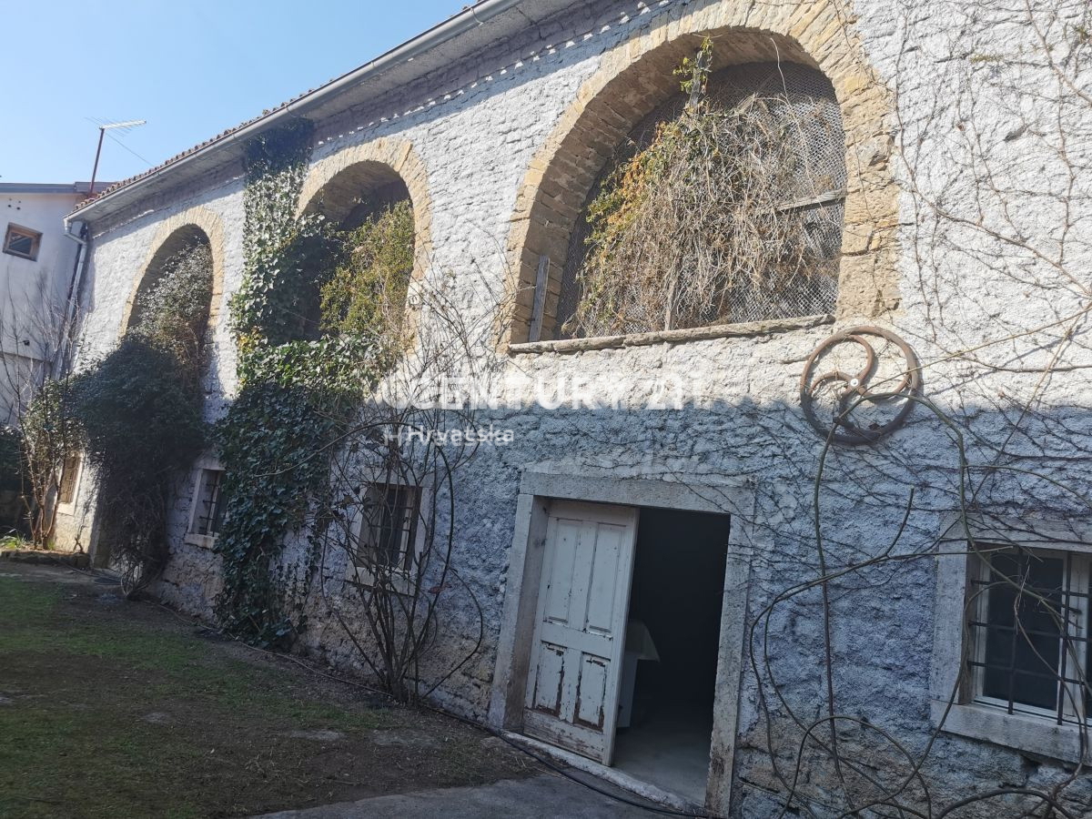 ISTRIA CENTRALE, PRATI, CASA IN PIETRA AUTOCTONA ISTRIANA RISTRUTTURATA CON PISCINA IN BELLA POSIZIONE CON EDIFICIO AGGIUNTIVO DA RISTRUTTURARE