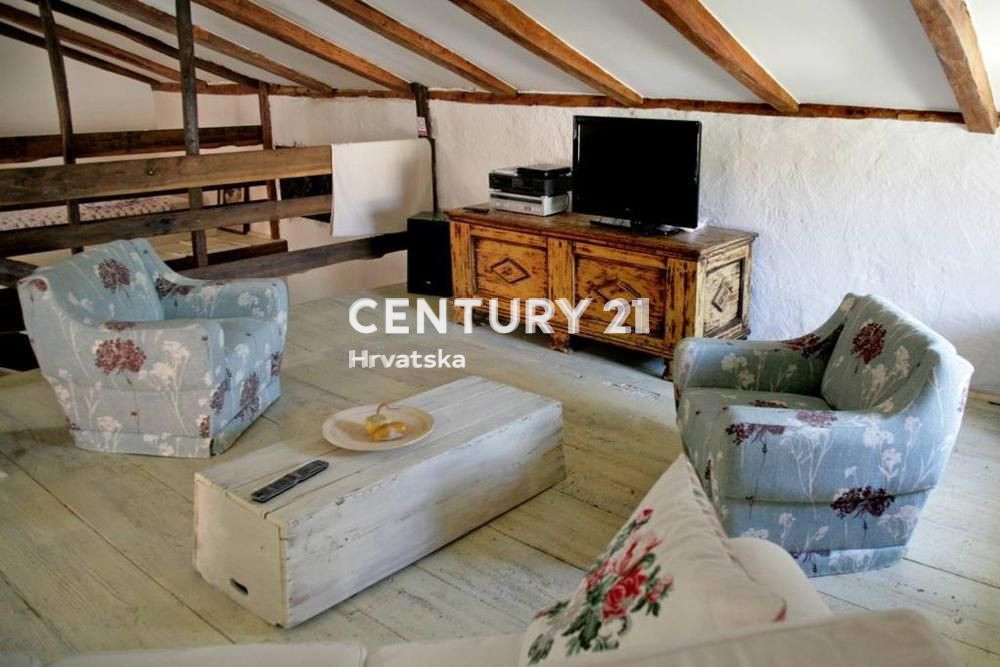 ISTRIA CENTRALE, PRATI, CASA IN PIETRA AUTOCTONA ISTRIANA RISTRUTTURATA CON PISCINA IN BELLA POSIZIONE CON EDIFICIO AGGIUNTIVO DA RISTRUTTURARE