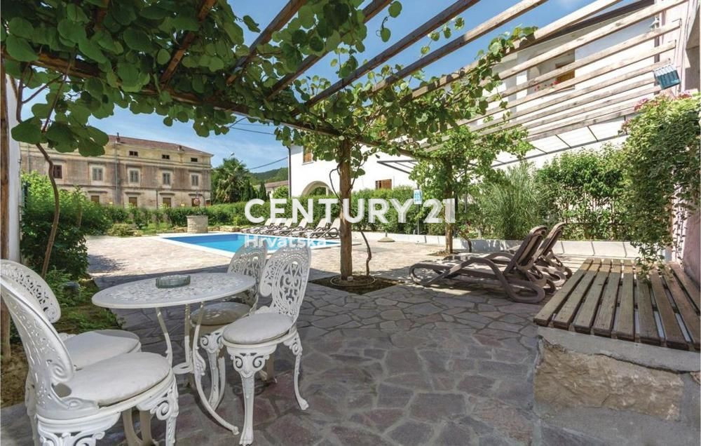 ISTRIA CENTRALE, PRATI, CASA IN PIETRA AUTOCTONA ISTRIANA RISTRUTTURATA CON PISCINA IN BELLA POSIZIONE CON EDIFICIO AGGIUNTIVO DA RISTRUTTURARE