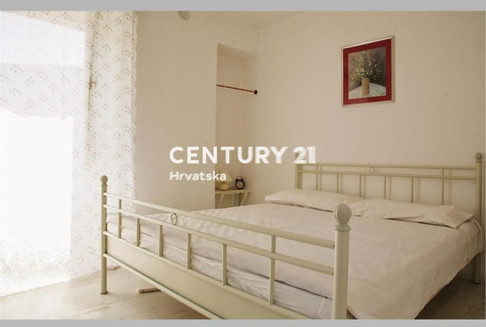 ISTRIA CENTRALE, PRATI, CASA IN PIETRA AUTOCTONA ISTRIANA RISTRUTTURATA CON PISCINA IN BELLA POSIZIONE CON EDIFICIO AGGIUNTIVO DA RISTRUTTURARE