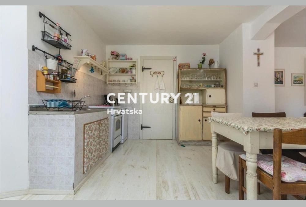 ISTRIA CENTRALE, PRATI, CASA IN PIETRA AUTOCTONA ISTRIANA RISTRUTTURATA CON PISCINA IN BELLA POSIZIONE CON EDIFICIO AGGIUNTIVO DA RISTRUTTURARE