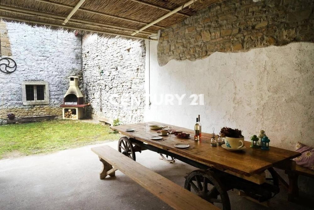ISTRIA CENTRALE, PRATI, CASA IN PIETRA AUTOCTONA ISTRIANA RISTRUTTURATA CON PISCINA IN BELLA POSIZIONE CON EDIFICIO AGGIUNTIVO DA RISTRUTTURARE