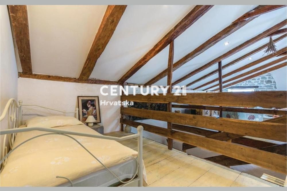 ISTRIA CENTRALE, PRATI, CASA IN PIETRA AUTOCTONA ISTRIANA RISTRUTTURATA CON PISCINA IN BELLA POSIZIONE CON EDIFICIO AGGIUNTIVO DA RISTRUTTURARE