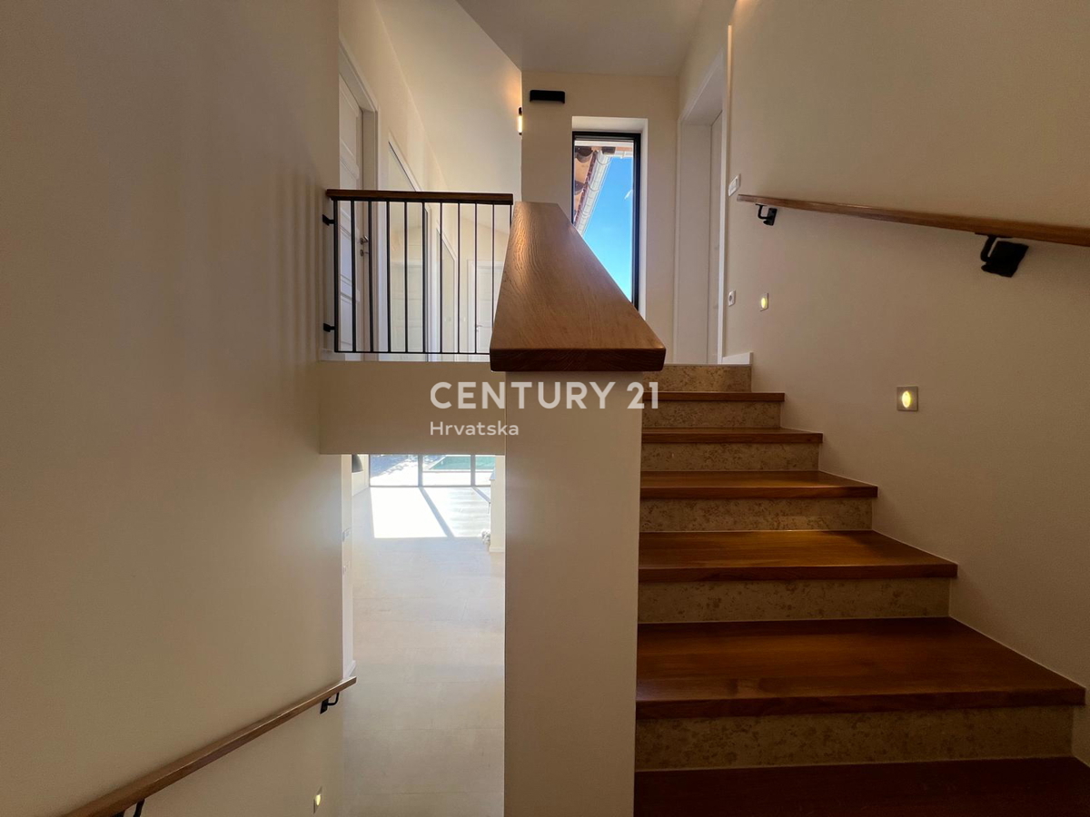 POREČ, VILLA MODERNA NUOVA CON PISCINA