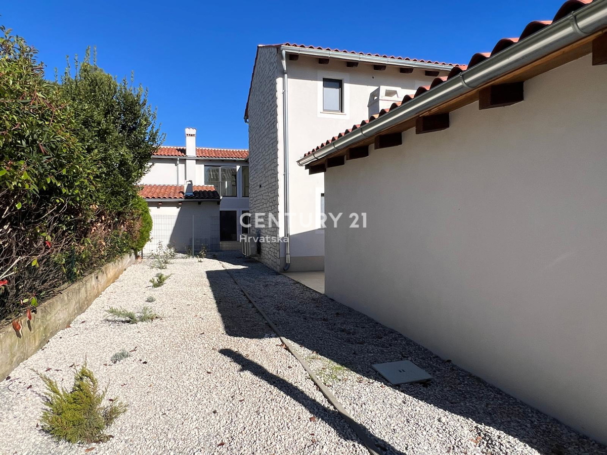 POREČ, VILLA MODERNA NUOVA CON PISCINA