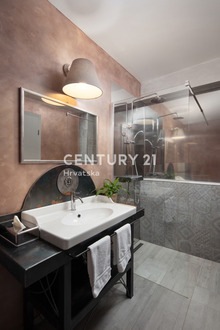 LABIN, CENTRO STORICO, BOUTIQUE HOTEL CON 5 CAMERE IN UNA SPLENDIDA POSIZIONE