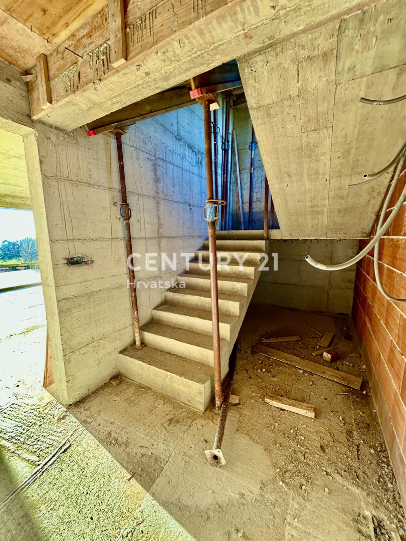 UMAG, VILLETTA A SCHIERA A DUE PIANI A SOLI 150 METRI DALLA SPIAGGIA CON VISTA PANORAMICA E APERTA SUL MARE