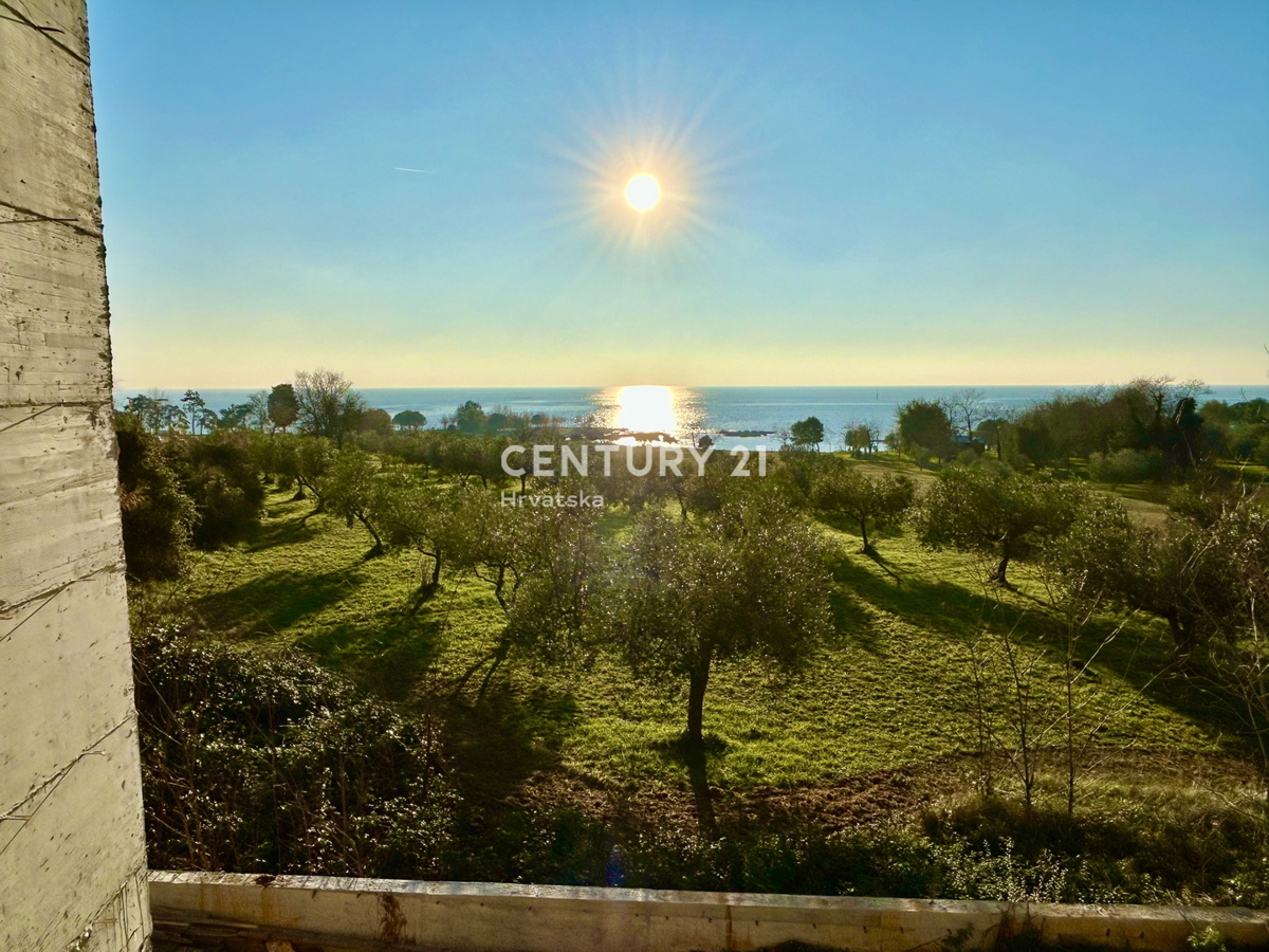 UMAG, VILLETTA A SCHIERA A DUE PIANI A SOLI 150 METRI DALLA SPIAGGIA CON VISTA PANORAMICA E APERTA SUL MARE