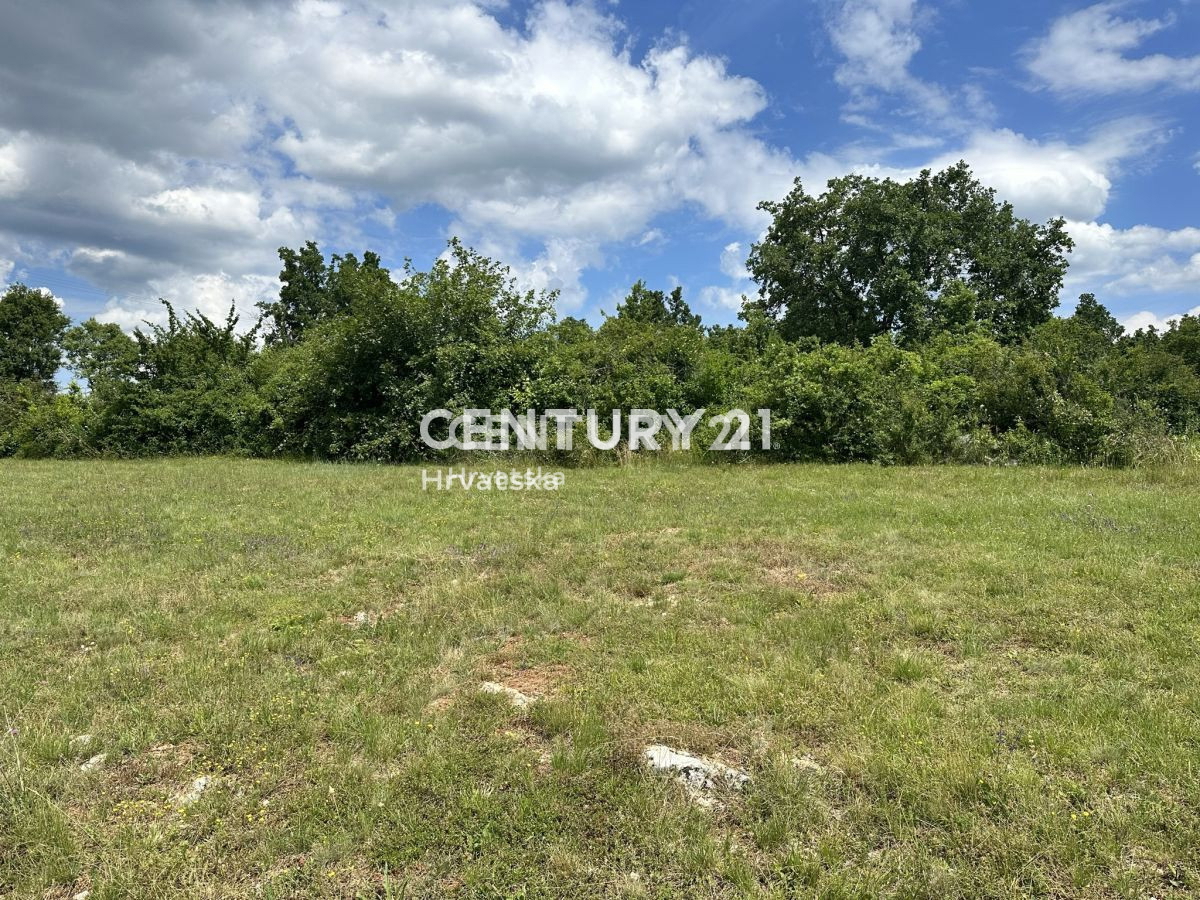 POREČ, VIŠNJAN, TERRENO EDIFICABILE IN POSIZIONE TRANQUILLA