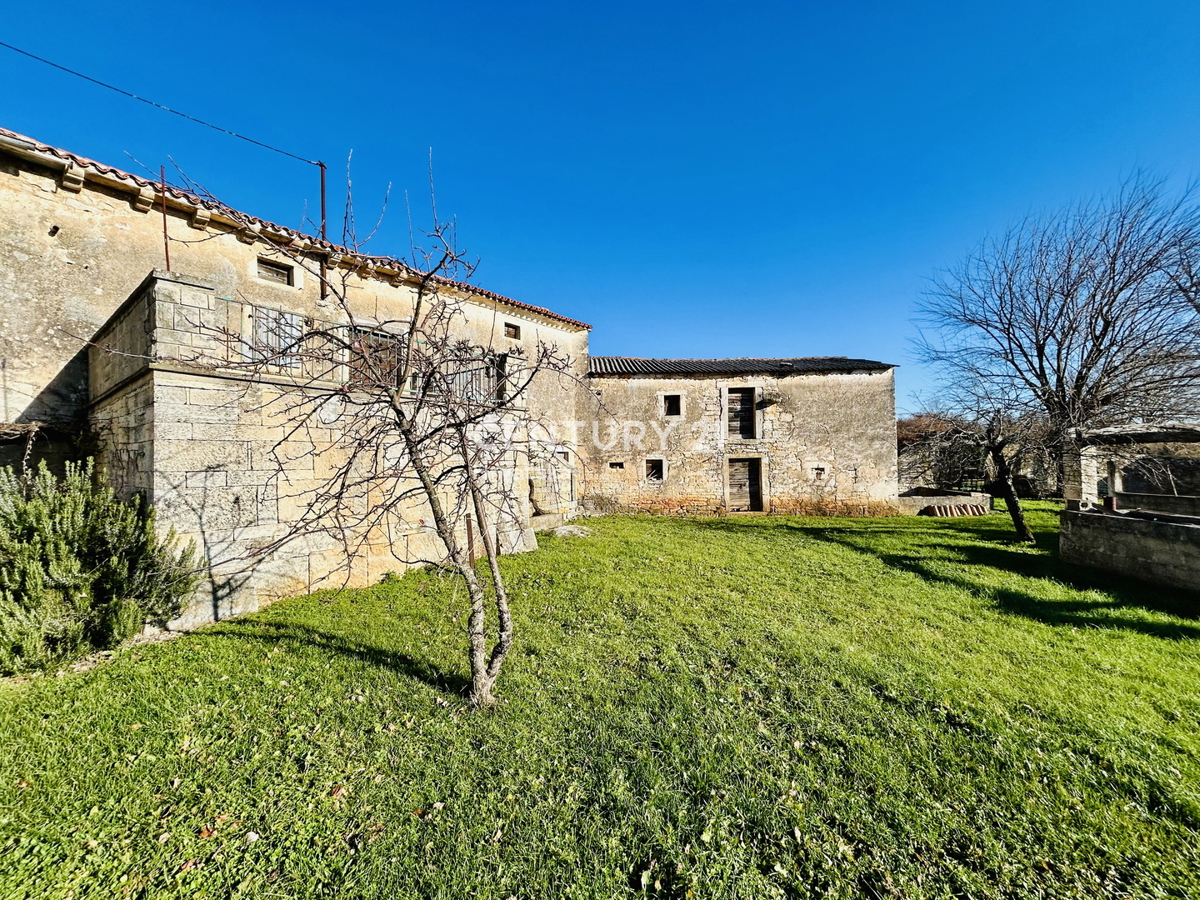 POREČ, DINTORNI, ESCLUSIVO PODERE AUTOCTONO ISTRIANO CON VISTA SUL MARE