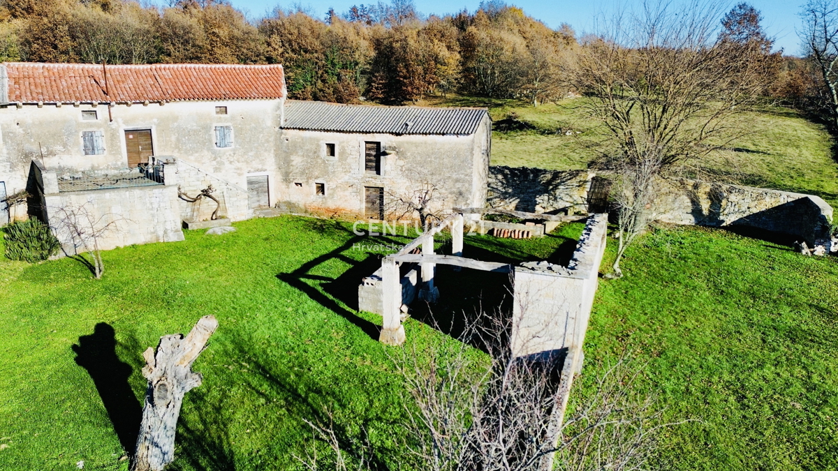 POREČ, DINTORNI, ESCLUSIVO PODERE AUTOCTONO ISTRIANO CON VISTA SUL MARE