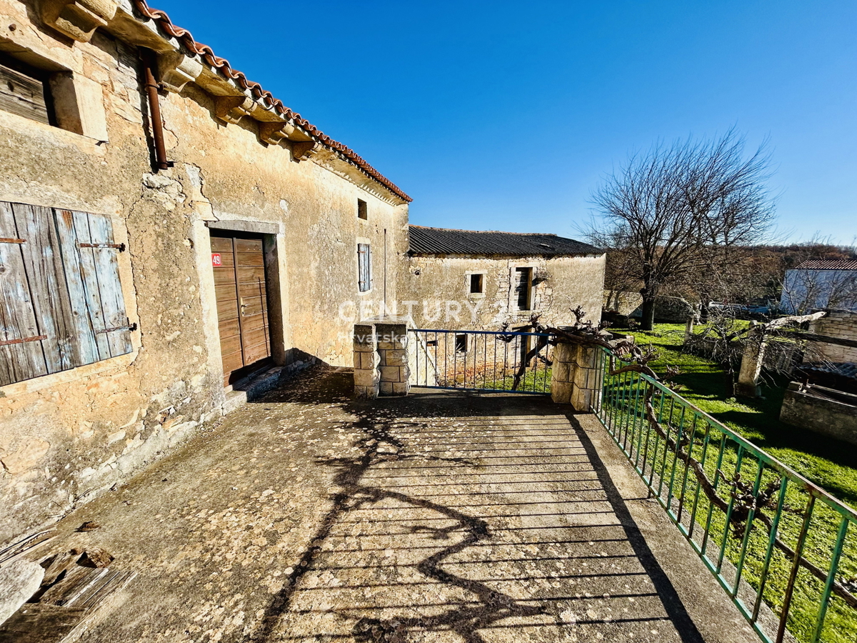 POREČ, DINTORNI, ESCLUSIVO PODERE AUTOCTONO ISTRIANO CON VISTA SUL MARE