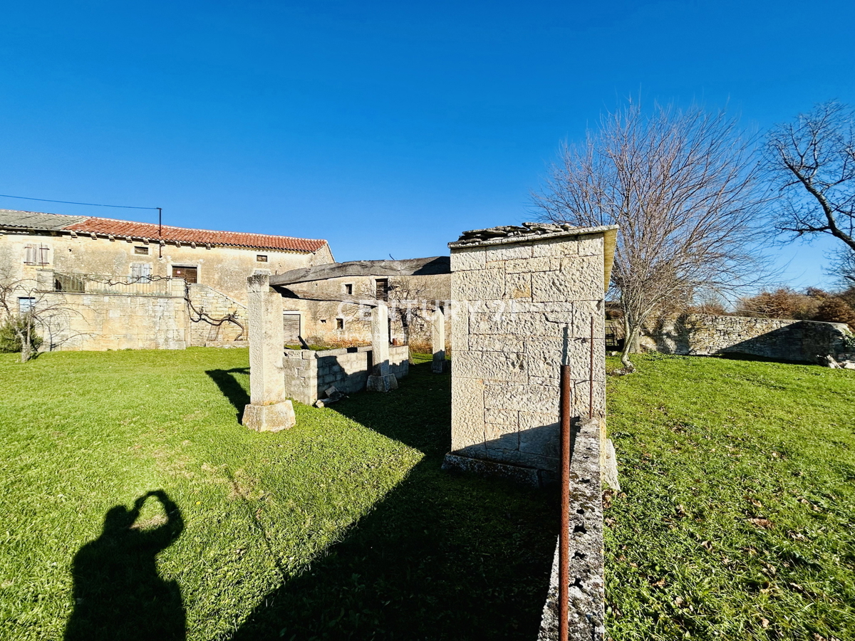 POREČ, DINTORNI, ESCLUSIVO PODERE AUTOCTONO ISTRIANO CON VISTA SUL MARE