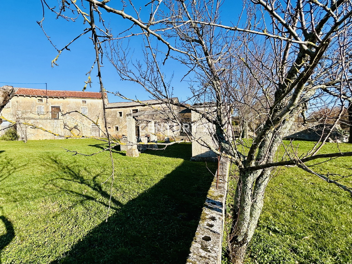 POREČ, DINTORNI, ESCLUSIVO PODERE AUTOCTONO ISTRIANO CON VISTA SUL MARE