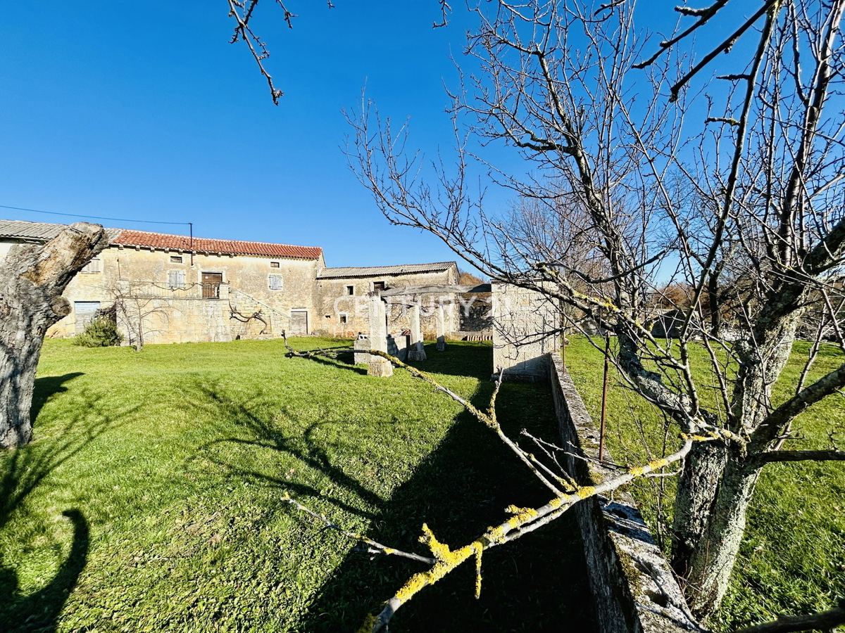 POREČ, DINTORNI, ESCLUSIVO PODERE AUTOCTONO ISTRIANO CON VISTA SUL MARE