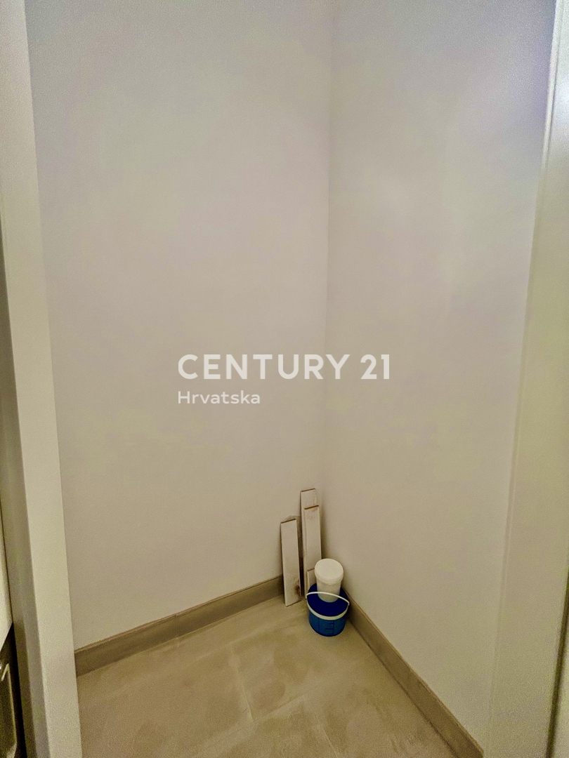 UMAG, CENTRO, APPARTAMENTO COMPLETAMENTE RISTRUTTURATO CON VISTA MARE