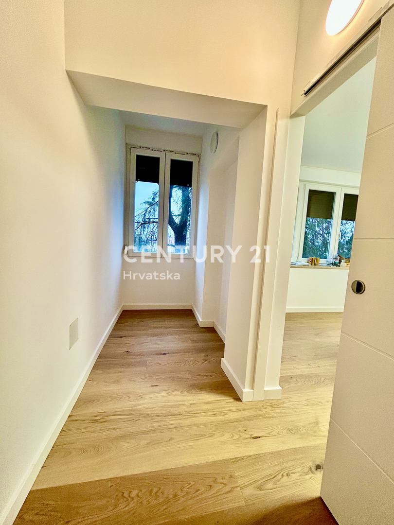 UMAG, CENTRO, APPARTAMENTO COMPLETAMENTE RISTRUTTURATO CON VISTA MARE