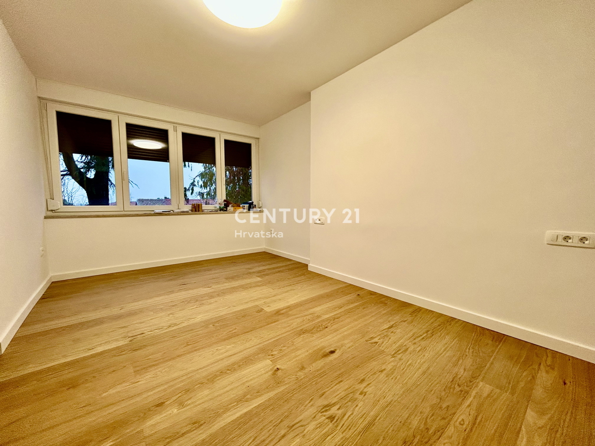 UMAG, CENTRO, APPARTAMENTO COMPLETAMENTE RISTRUTTURATO CON VISTA MARE