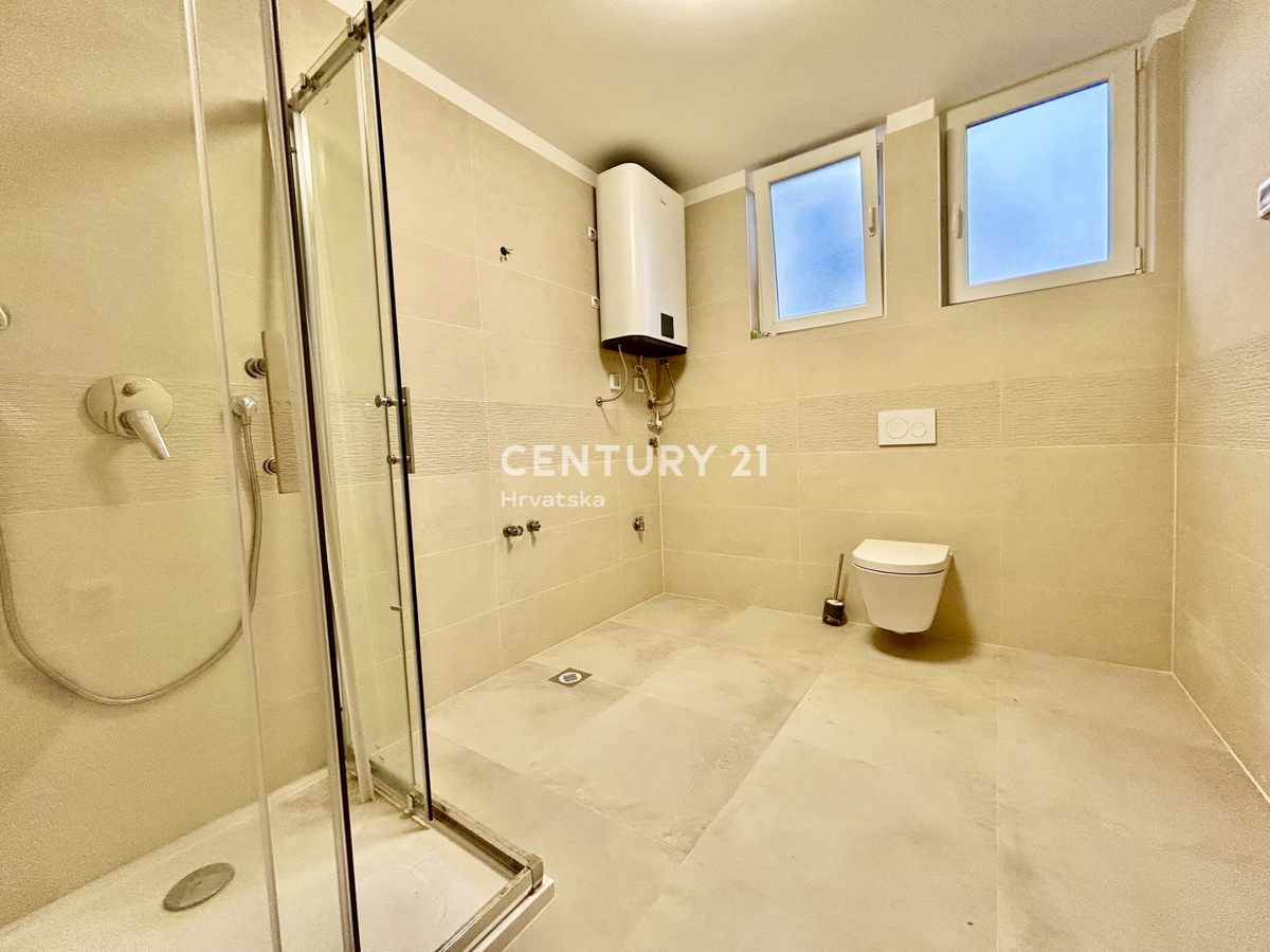 UMAG, CENTRO, APPARTAMENTO COMPLETAMENTE RISTRUTTURATO CON VISTA MARE