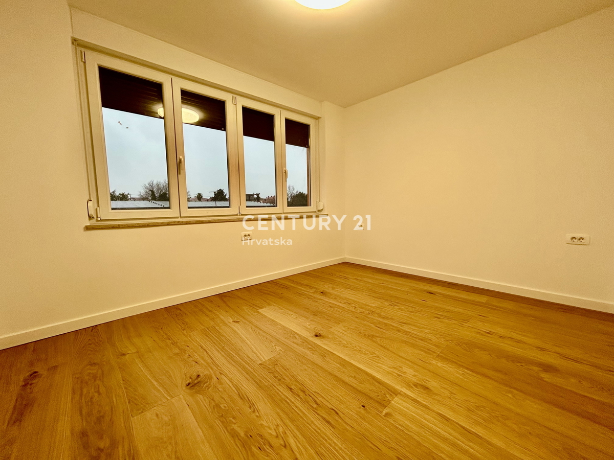 UMAG, CENTRO, APPARTAMENTO COMPLETAMENTE RISTRUTTURATO CON VISTA MARE