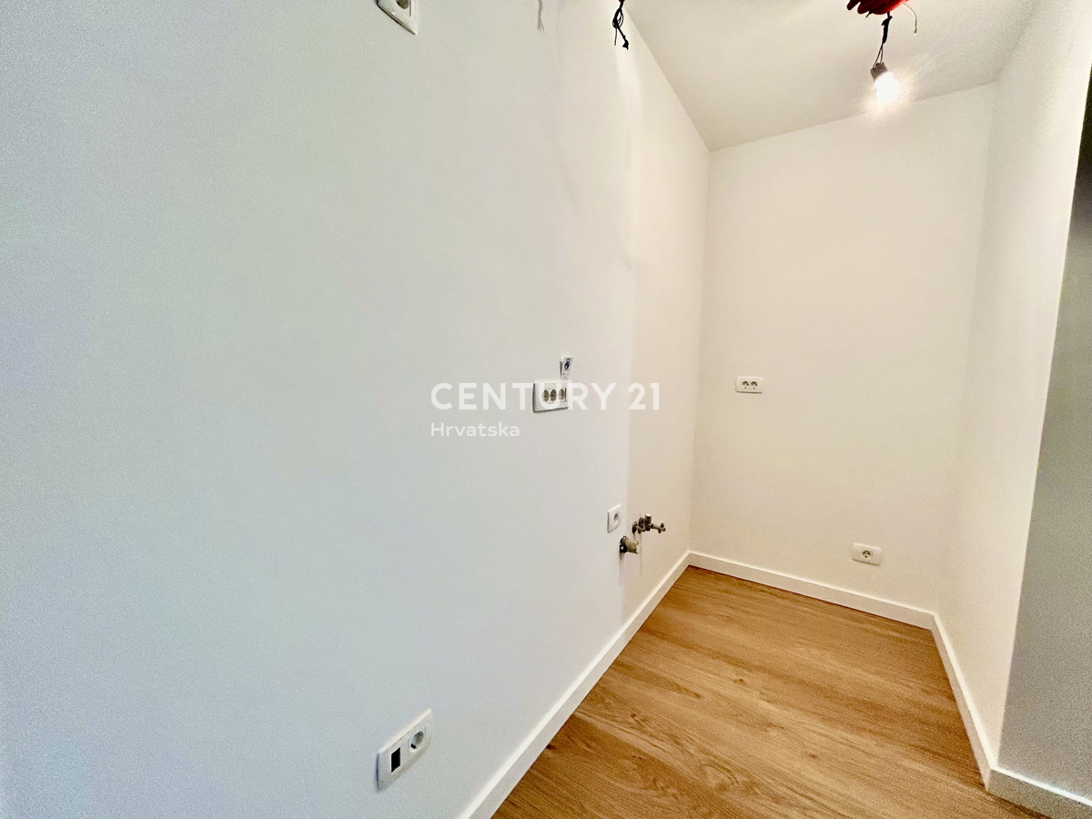 UMAG, CENTRO, APPARTAMENTO COMPLETAMENTE RISTRUTTURATO CON VISTA MARE