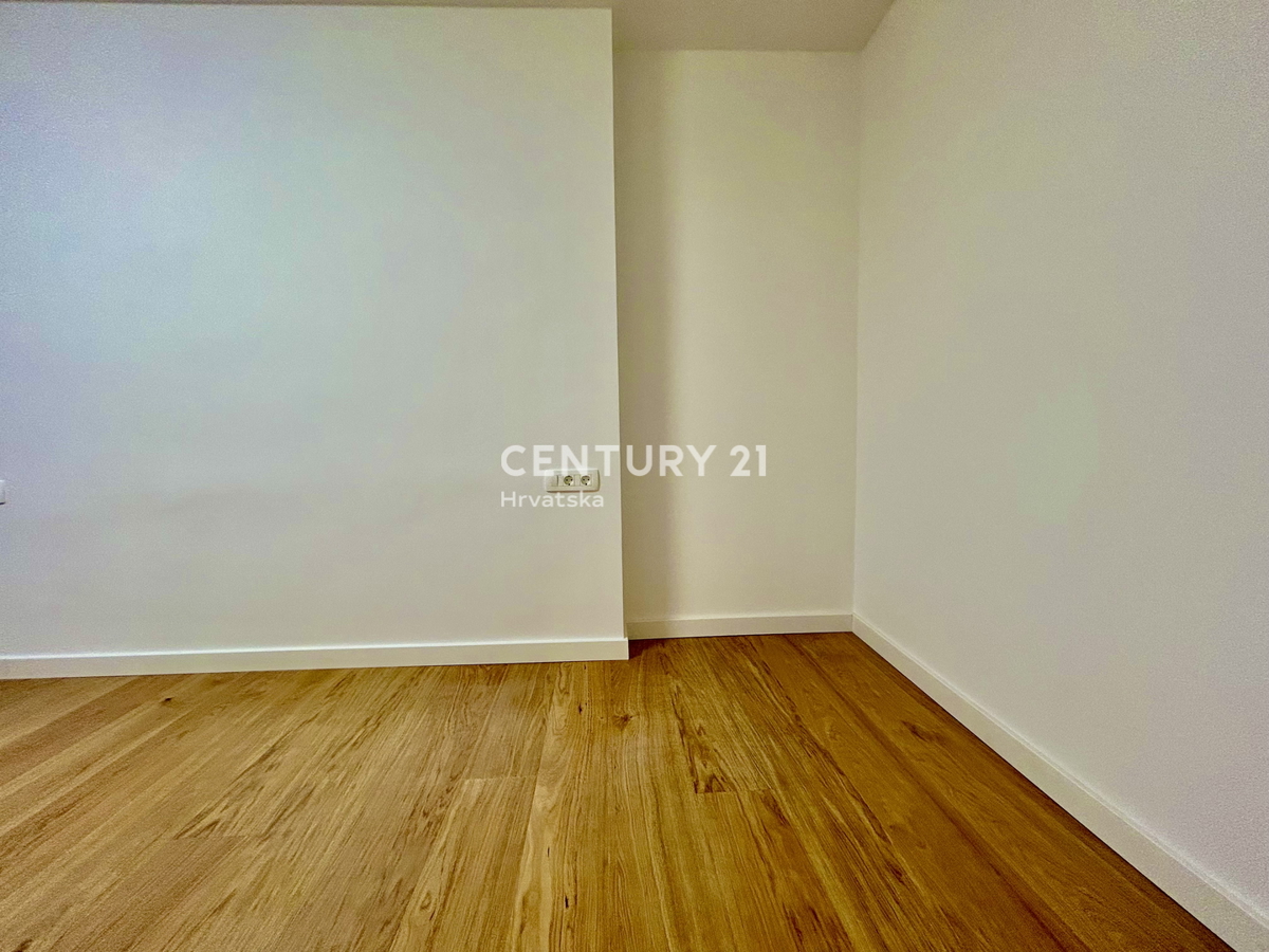 UMAG, CENTRO, APPARTAMENTO COMPLETAMENTE RISTRUTTURATO CON VISTA MARE